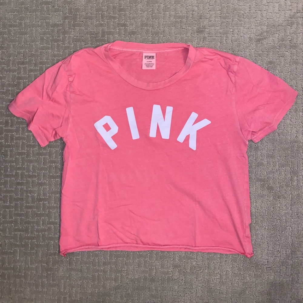 pink cropped t-shirt